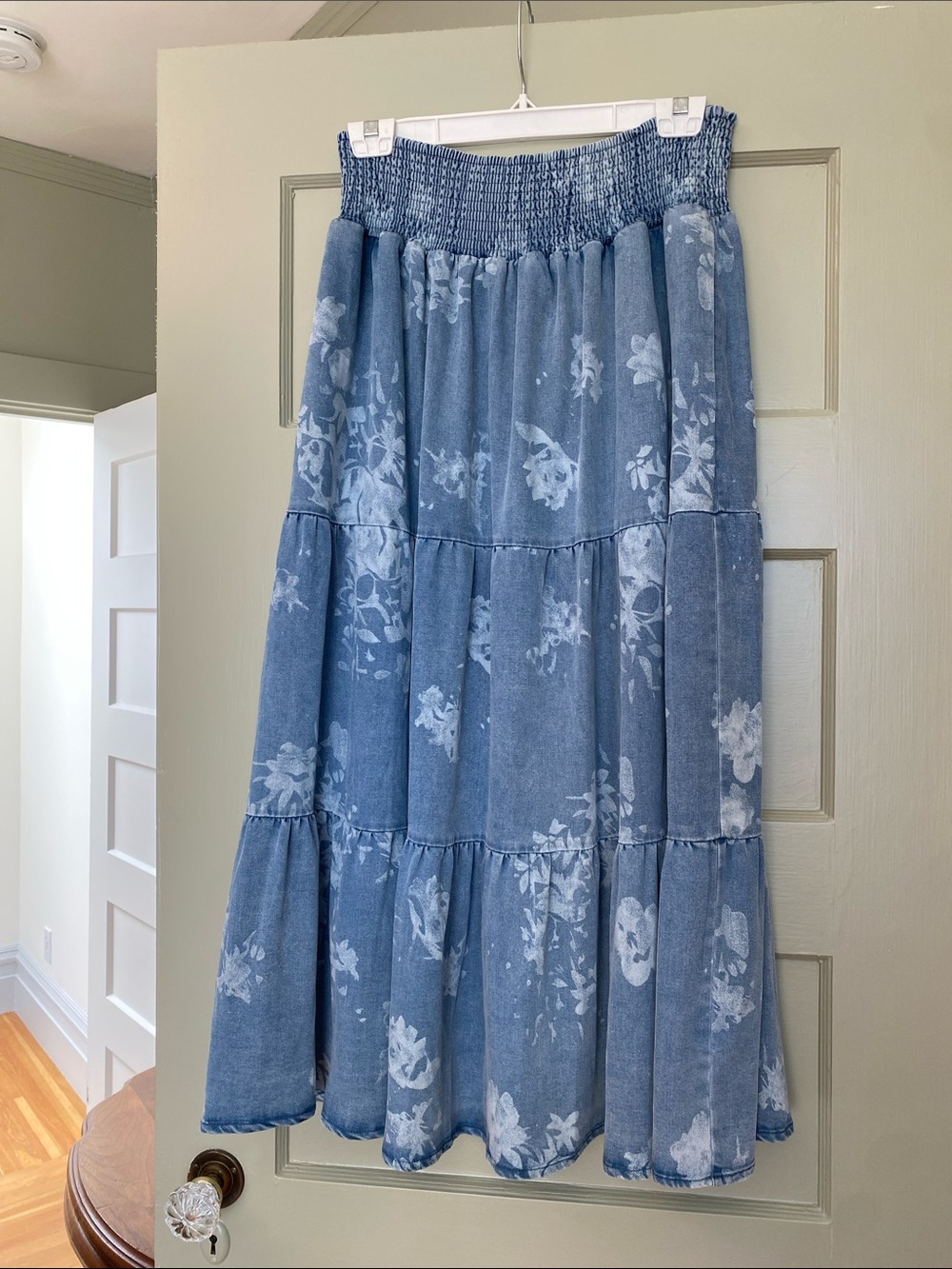 NWT T Tahari Blue Floral Tiered Maxi Skirt with Smocked Waistband Size XL